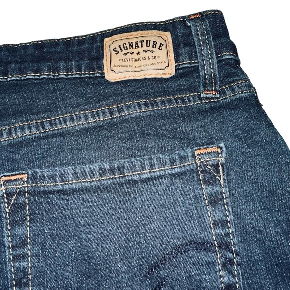 Levis, Signature - Jeans, at waist dark wash Boot Cut, Size 12L - Picture 5 of 11